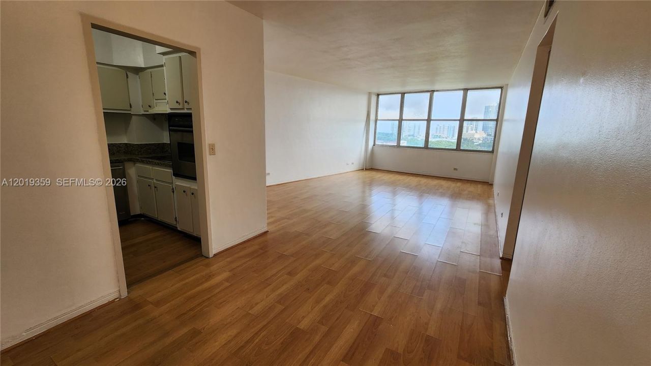 7441 Wayne, Unit 8-O, Miami Beach, FL 33141 Photo