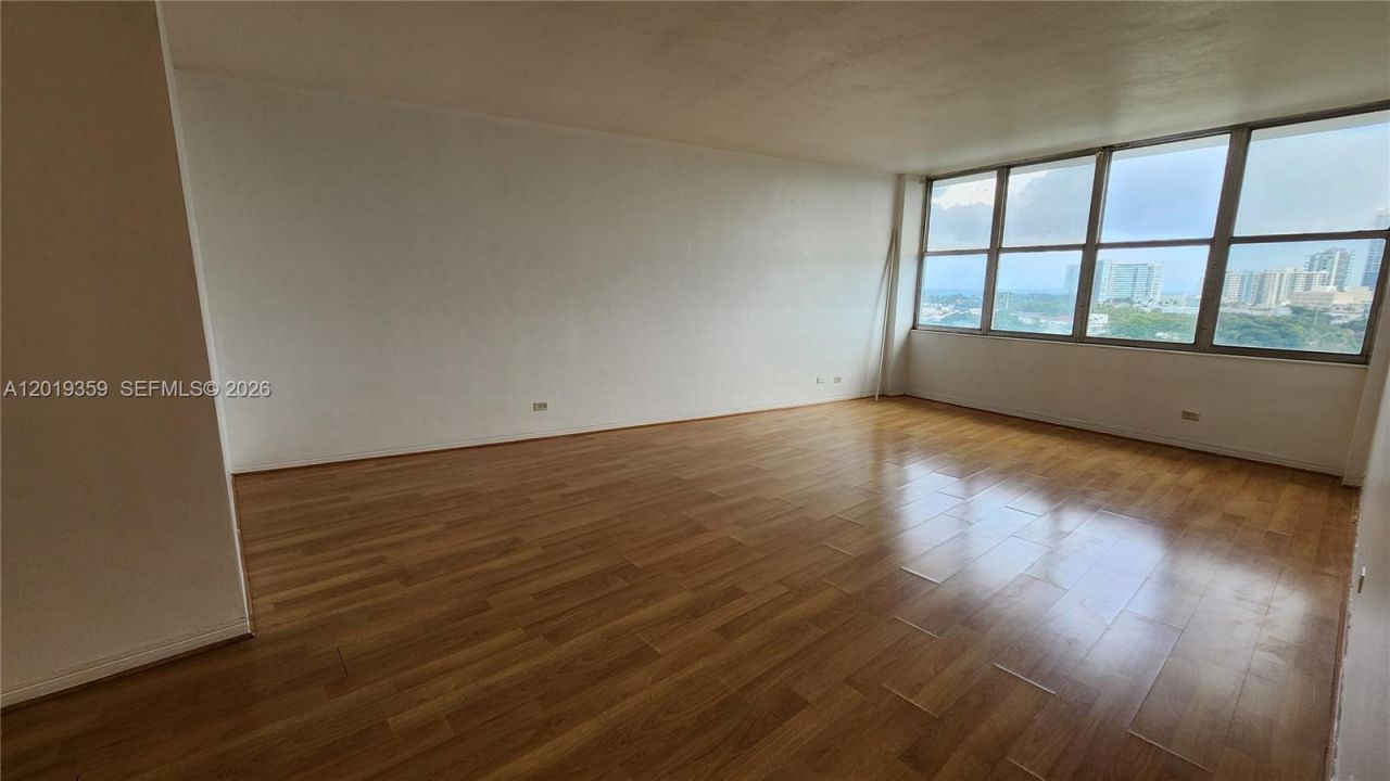 7441 Wayne, Unit 8-O, Miami Beach, FL 33141 Photo