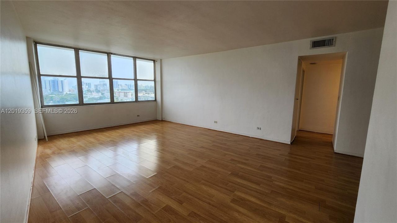 7441 Wayne, Unit 8-O, Miami Beach, FL 33141 Photo