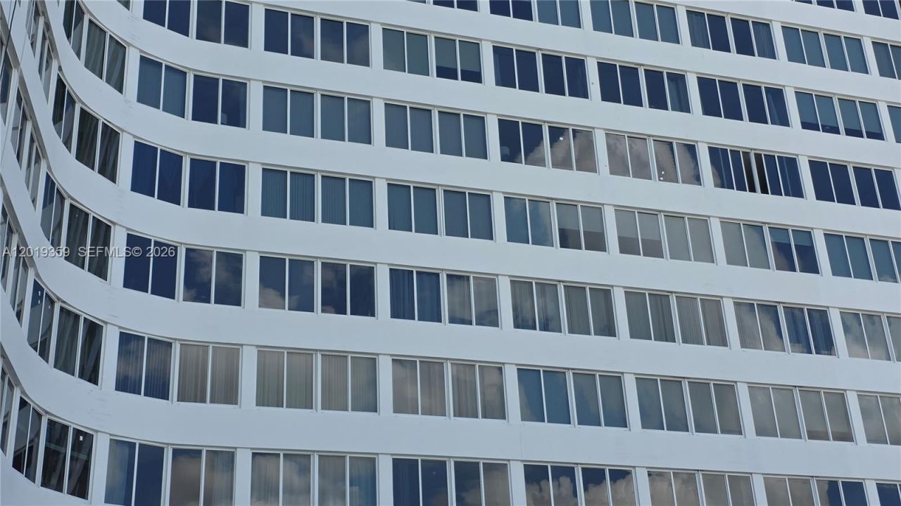 7441 Wayne, Unit 8-O, Miami Beach, FL 33141 Photo