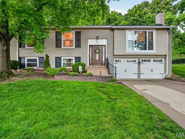 837 Pontoison Drive, Manchester, MO 63021