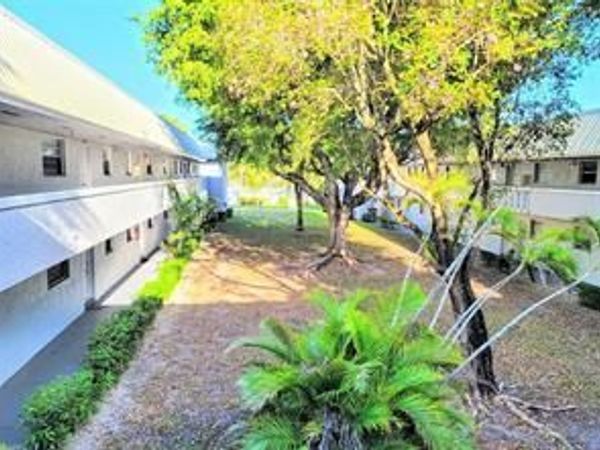 17255 SW 95th Avenue, Unit 208, Palmetto Bay, FL 33157