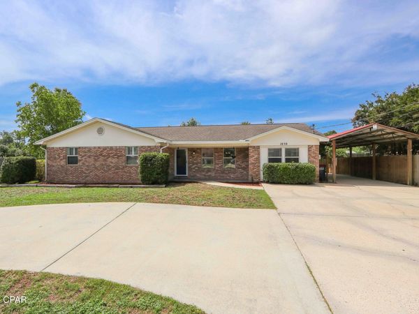 1856 Airport Circle, Panama City, FL 32405