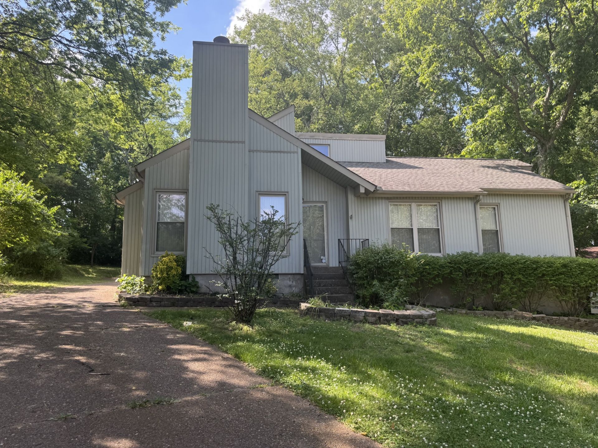536 New Castle Ln, Hermitage, TN 37076 Main Photo