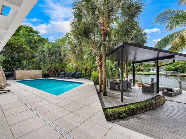 994-990 NE 78th , Miami, FL 33138