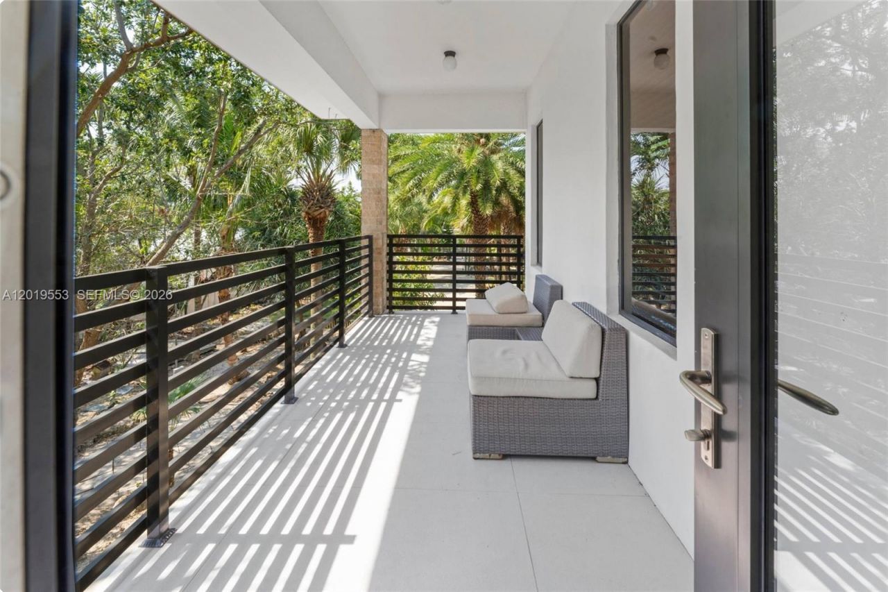 994-990 NE 78th , Miami, FL 33138 Photo