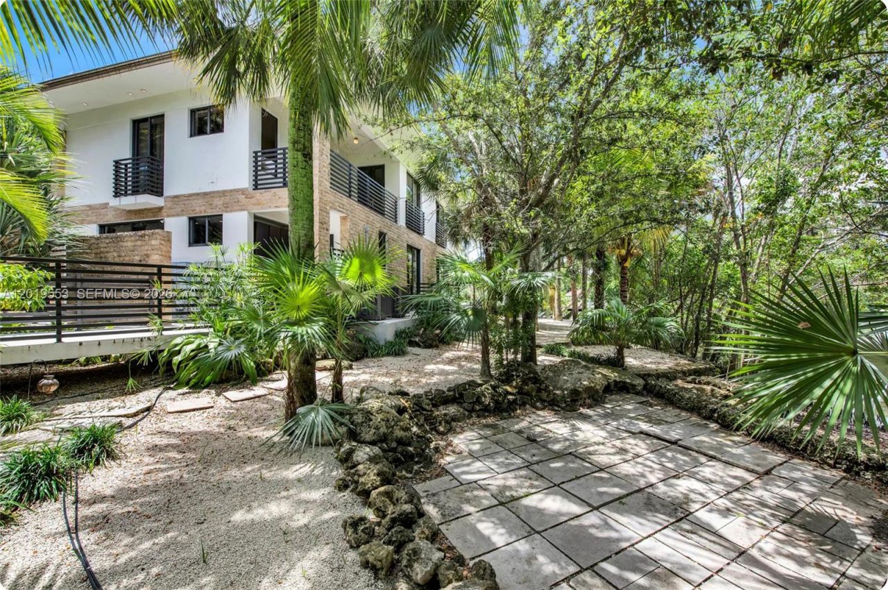 994-990 NE 78th , Miami, FL 33138 Photo