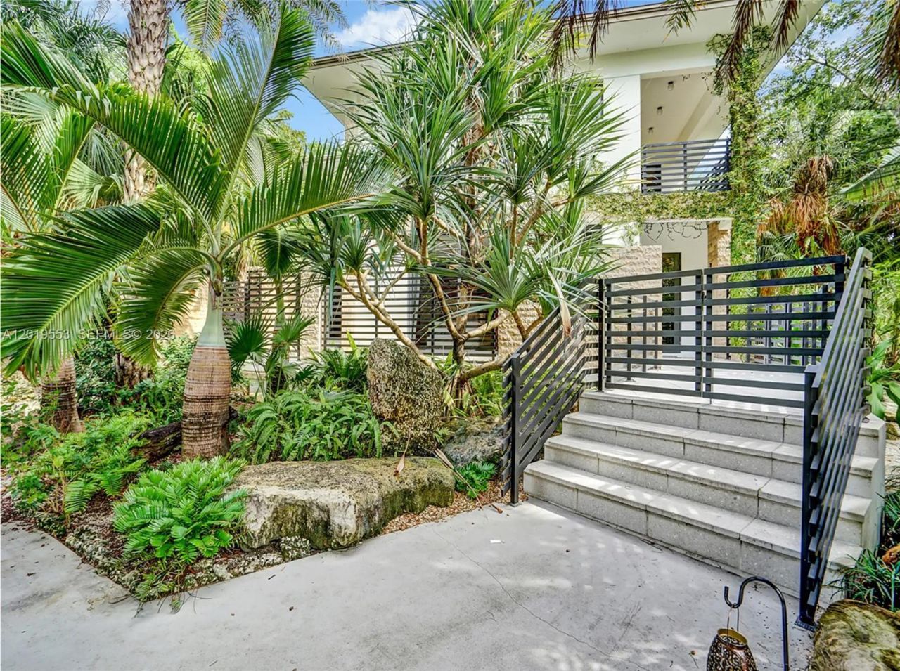 994-990 NE 78th , Miami, FL 33138 Photo