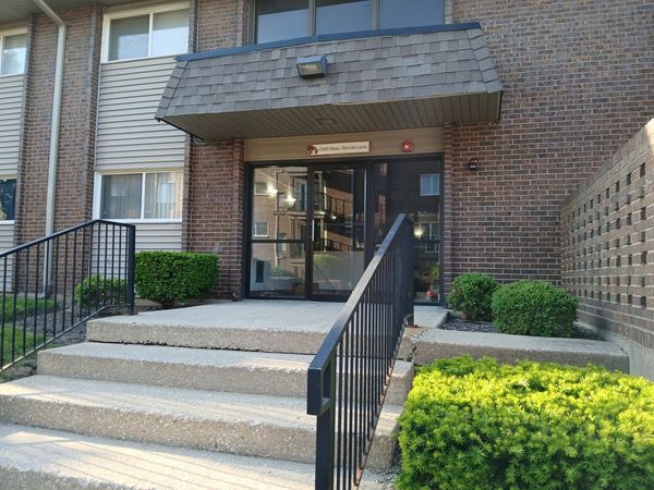 2300 Beau Monde Lane, Unit 103, Lisle, IL 60532
