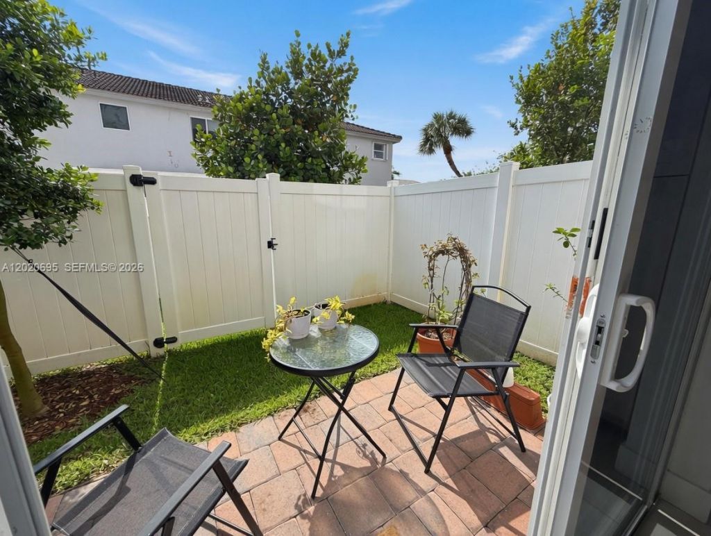217 SW 170th Ave , Pembroke Pines, FL 33027 Photo