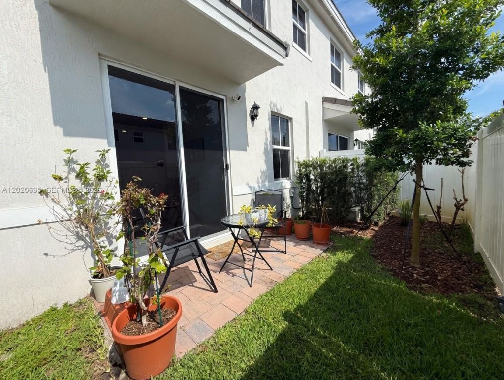 217 SW 170th Ave , Pembroke Pines, FL 33027 Photo