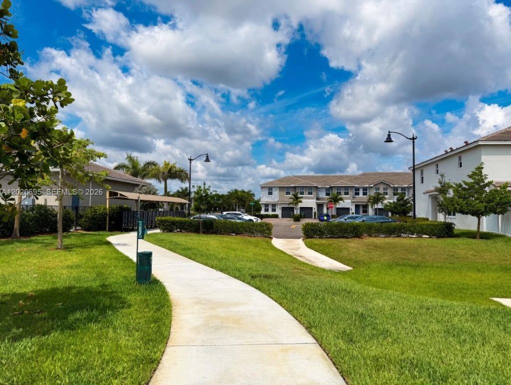 217 SW 170th Ave , Pembroke Pines, FL 33027 Photo