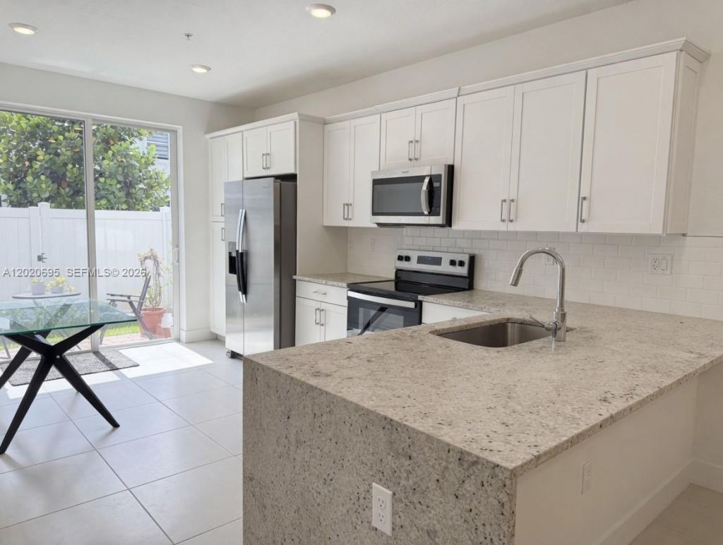 217 SW 170th Ave , Pembroke Pines, FL 33027 Photo