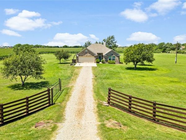 120 Hengst Road , Port Lavaca, TX 77979