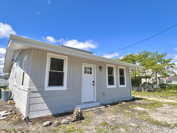 408 Forepeak Avenue, Beachwood, NJ 08722