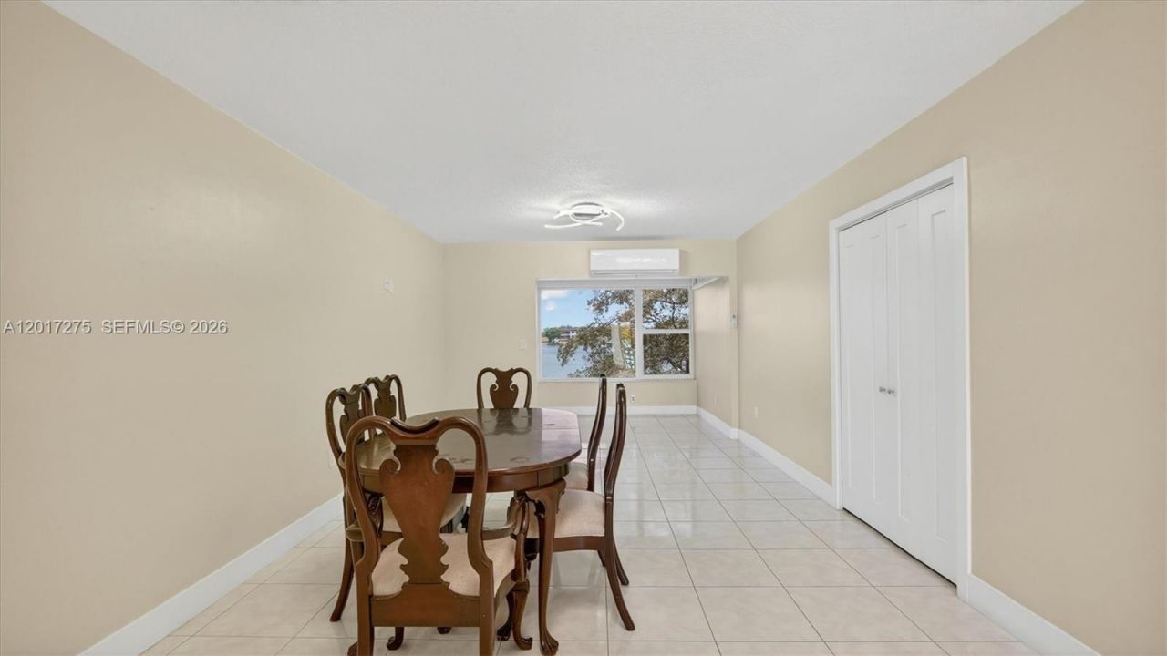 300 NE 191st St , Unit 219, Miami, FL 33179 Photo