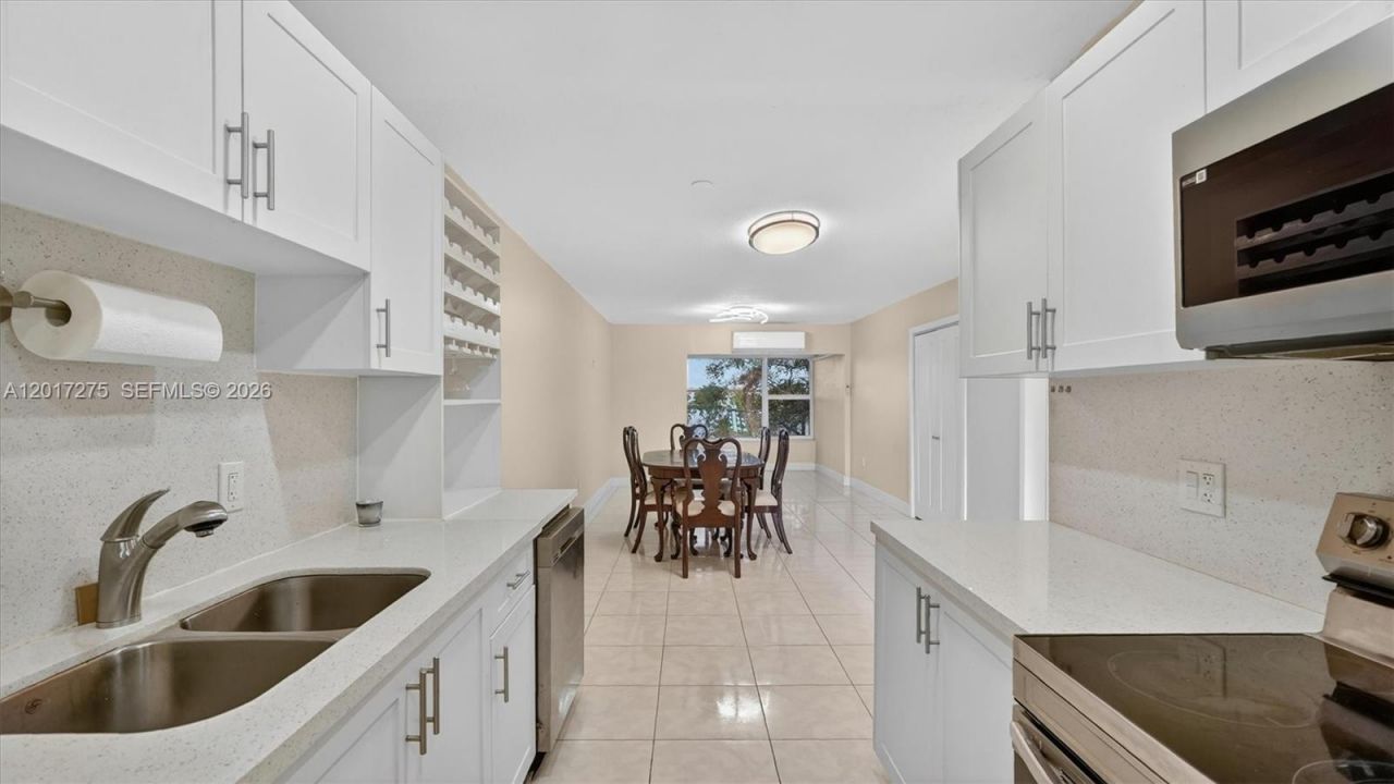 300 NE 191st St , Unit 219, Miami, FL 33179 Photo
