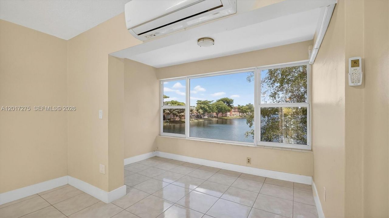 300 NE 191st St , Unit 219, Miami, FL 33179 Photo