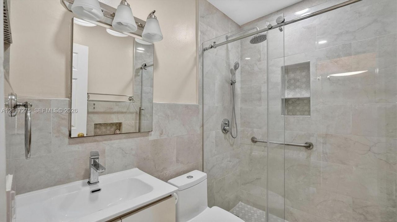 300 NE 191st St , Unit 219, Miami, FL 33179 Photo
