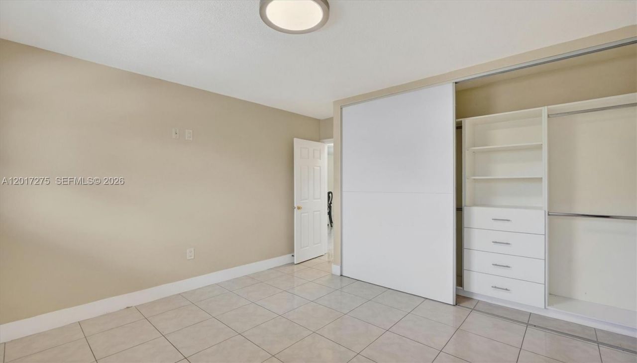 300 NE 191st St , Unit 219, Miami, FL 33179 Photo