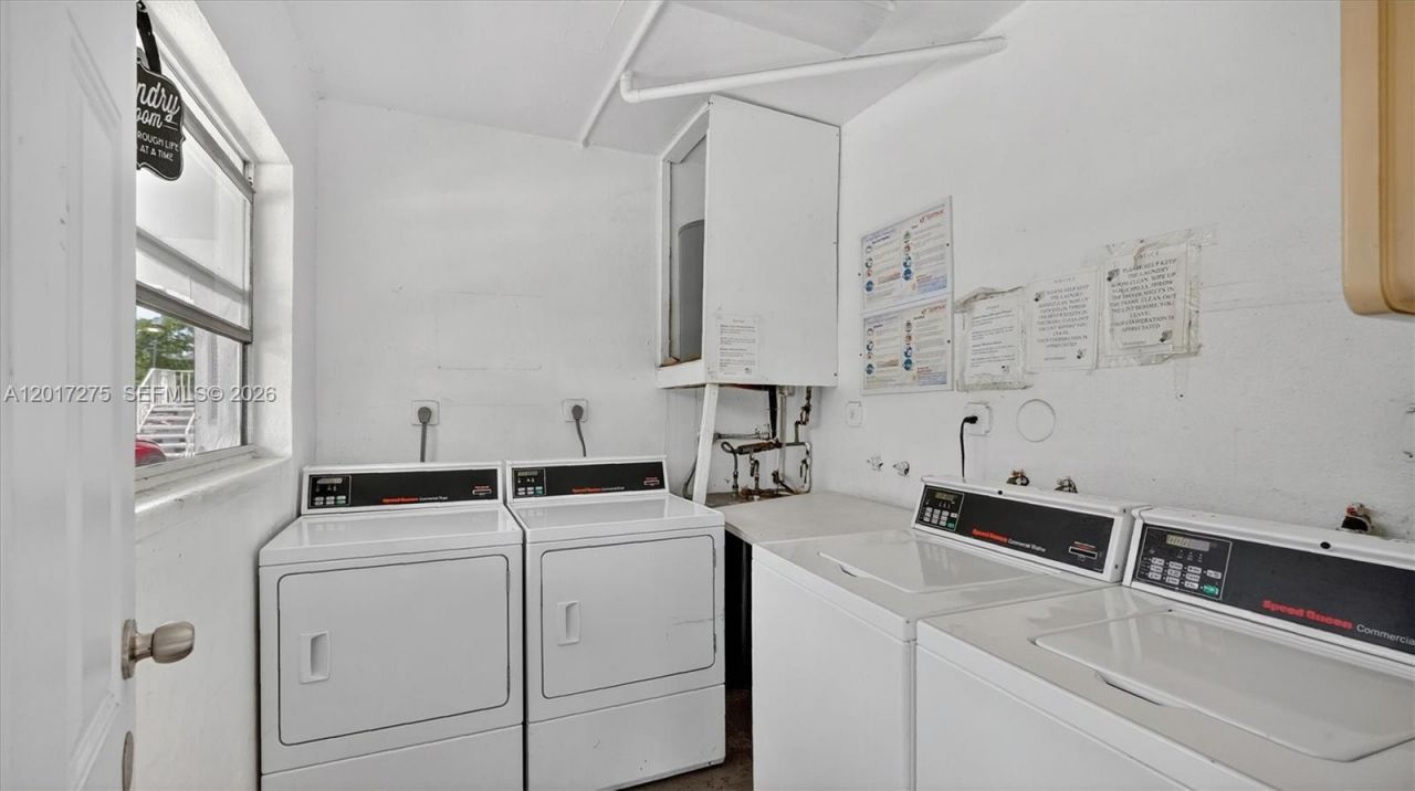 300 NE 191st St , Unit 219, Miami, FL 33179 Photo