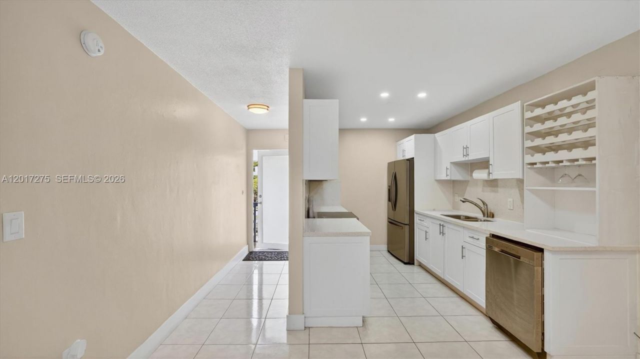 300 NE 191st St , Unit 219, Miami, FL 33179 Photo
