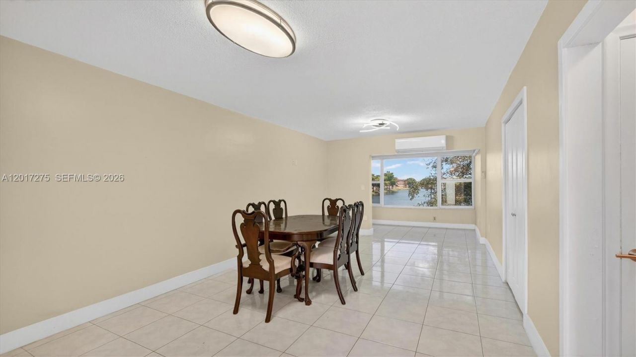 300 NE 191st St , Unit 219, Miami, FL 33179 Photo