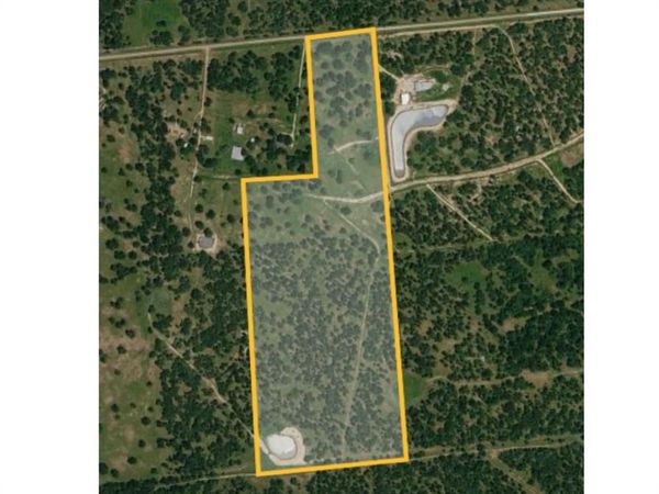 573 County Road 286 , Edna, TX 77964