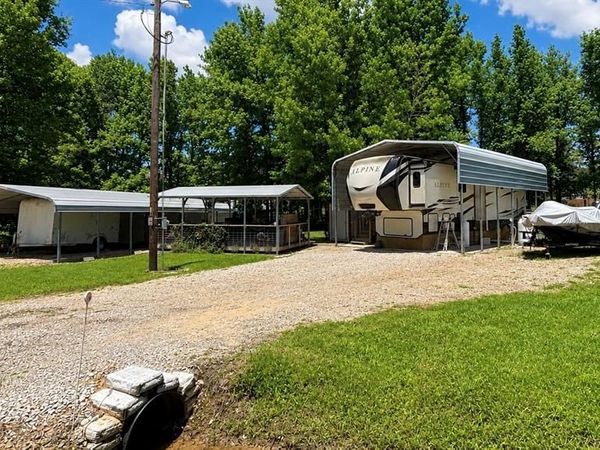 1063 Holiday Village Drive, Quitman, TX 75783