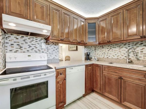 2855 Garden Drive S, Unit 102, Lake Worth Beach, FL 33461