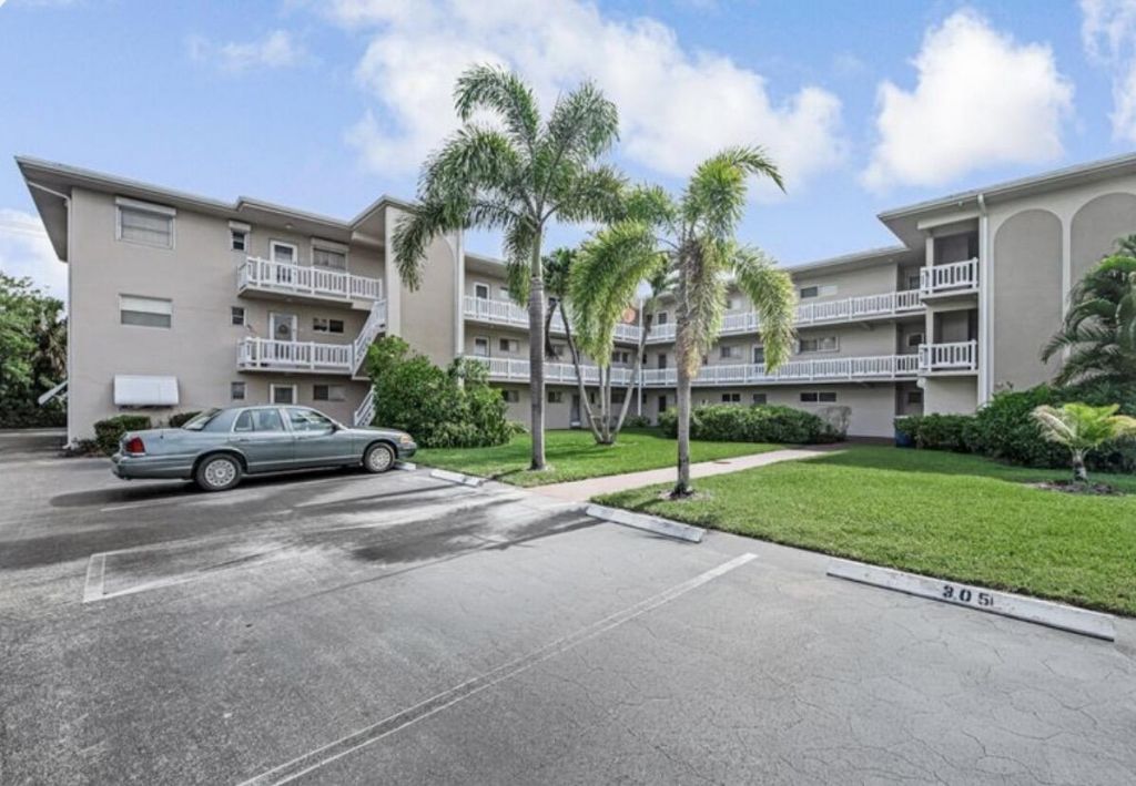2855 Garden Drive S, Unit 102, Lake Worth Beach, FL 33461 Photo