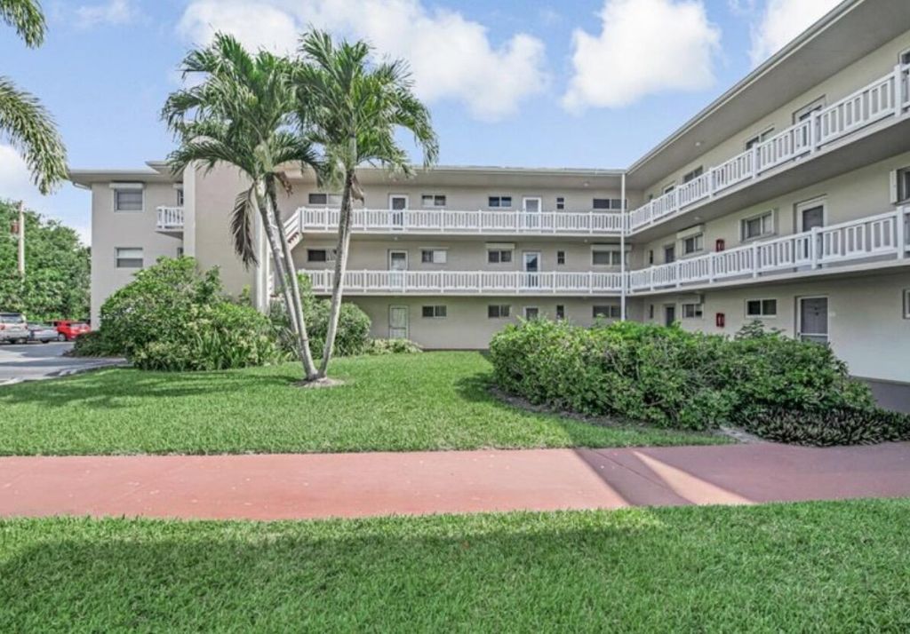 2855 Garden Drive S, Unit 102, Lake Worth Beach, FL 33461 Photo