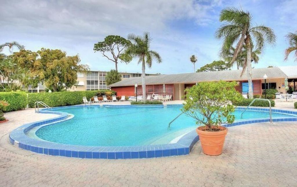 2855 Garden Drive S, Unit 102, Lake Worth Beach, FL 33461 Photo