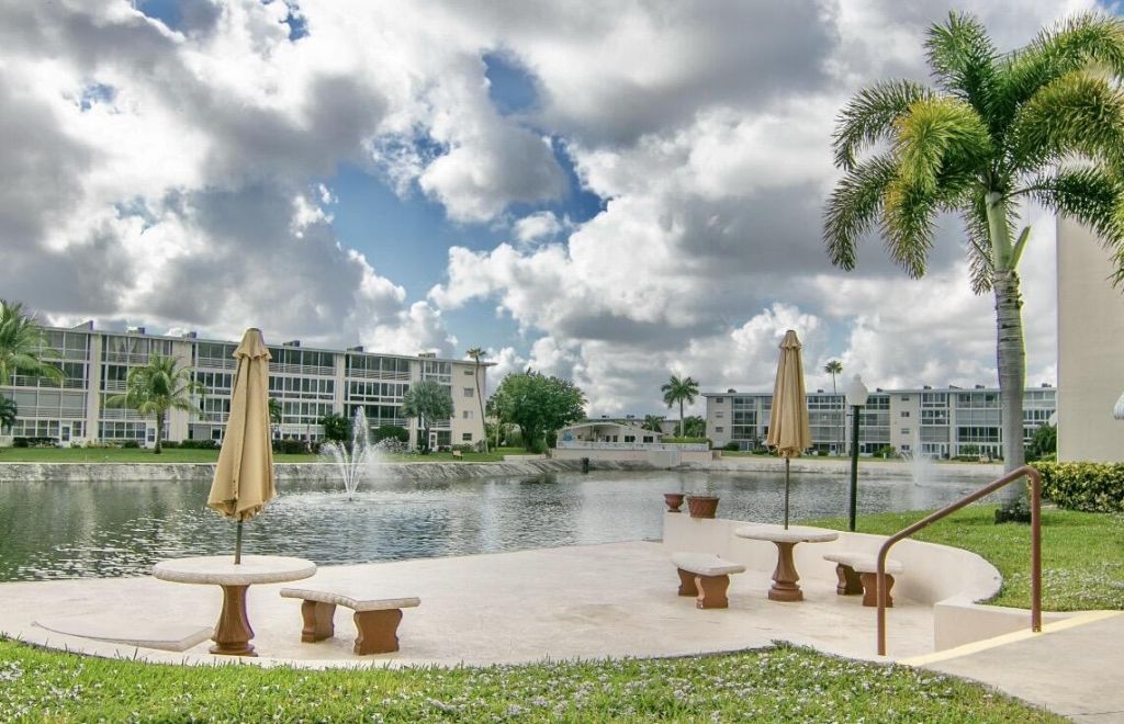 2855 Garden Drive S, Unit 102, Lake Worth Beach, FL 33461 Photo
