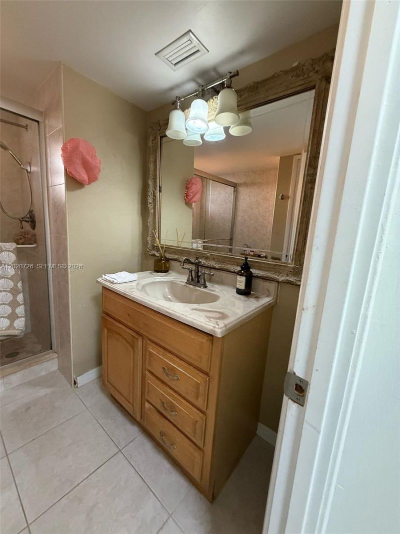 1770 NE 191st St , Unit 814-1, Miami, FL 33179 Photo