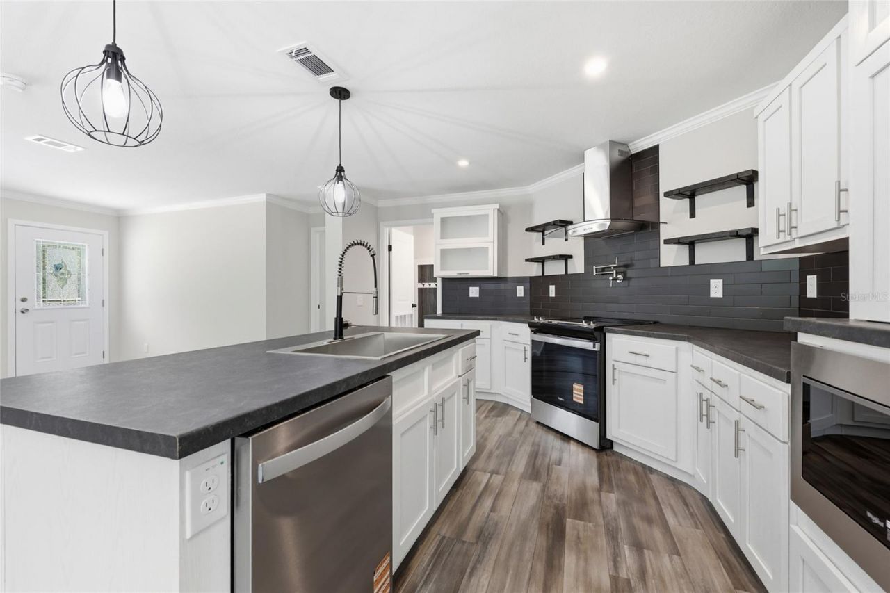 672 SW Newark Drive, Fort White, FL 32038 Photo