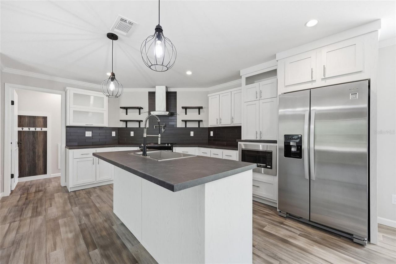 672 SW Newark Drive, Fort White, FL 32038 Photo