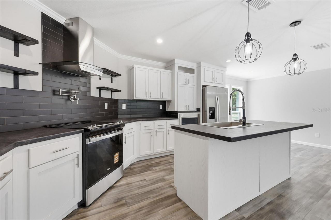 672 SW Newark Drive, Fort White, FL 32038 Photo