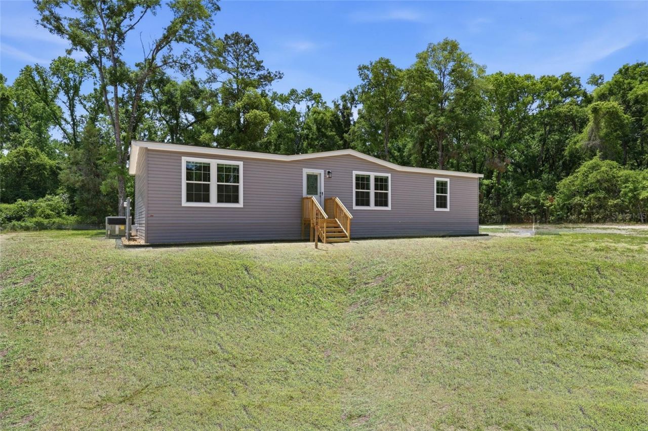 672 SW Newark Drive, Fort White, FL 32038 Photo