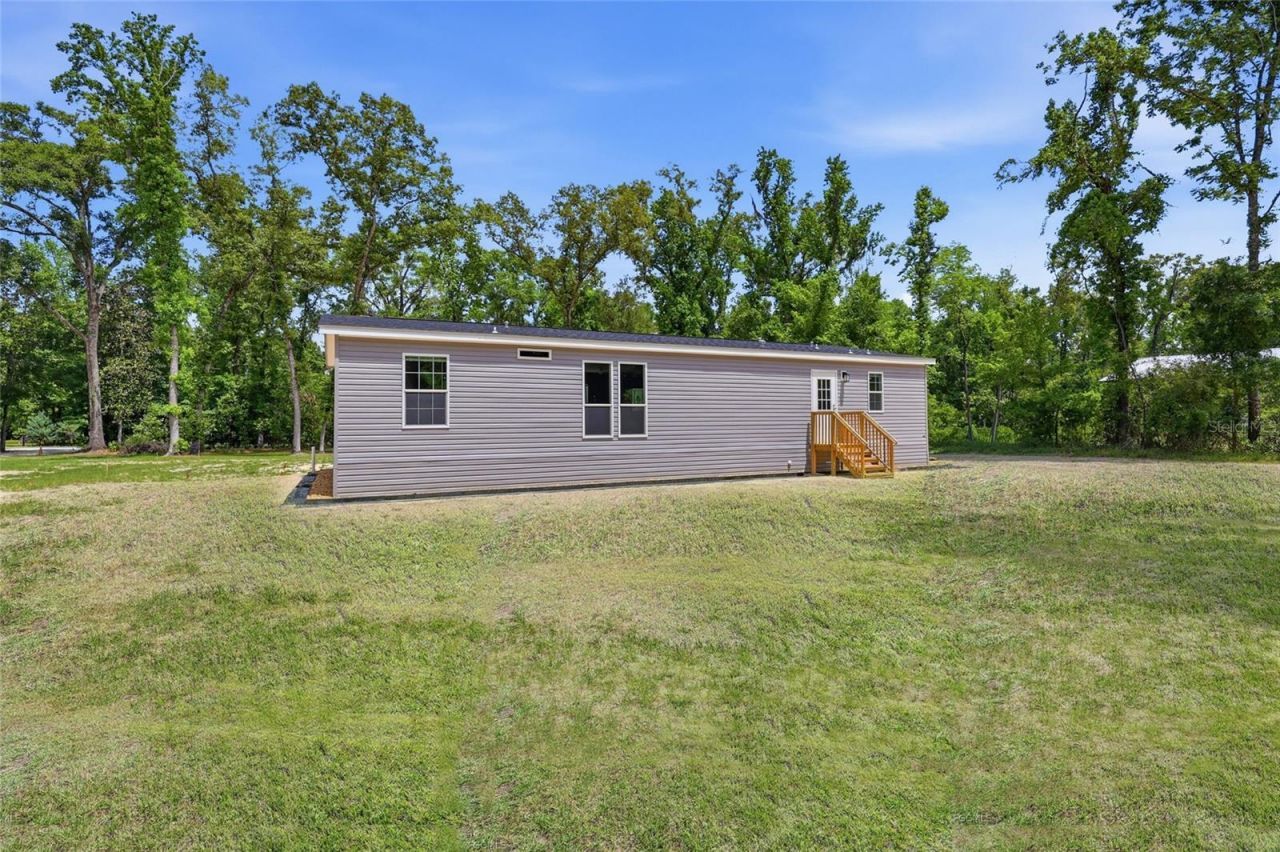 672 SW Newark Drive, Fort White, FL 32038 Photo
