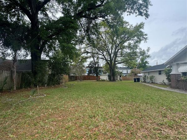 5804 N CHEROKEE AVENUE , TAMPA, FL 33604
