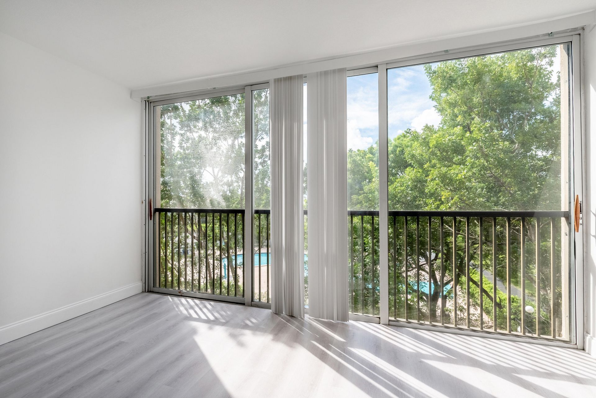 2208 S Cypress Bend Drive, Unit 407, Pompano Beach, FL 33069 Photo