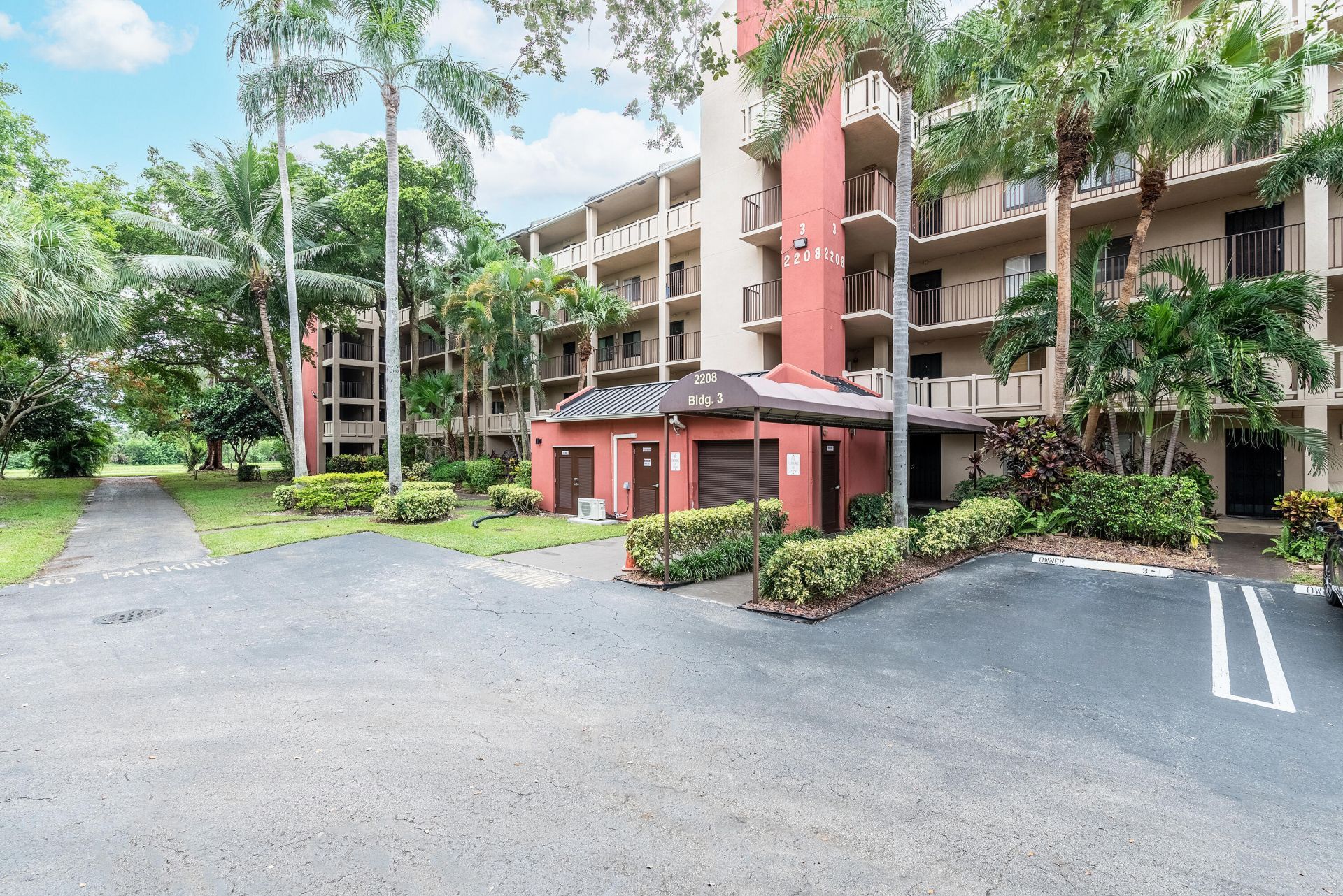 2208 S Cypress Bend Drive, Unit 407, Pompano Beach, FL 33069 Photo