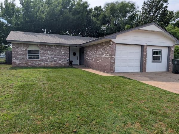 905 Royal Avenue, Midwest City, OK 73130