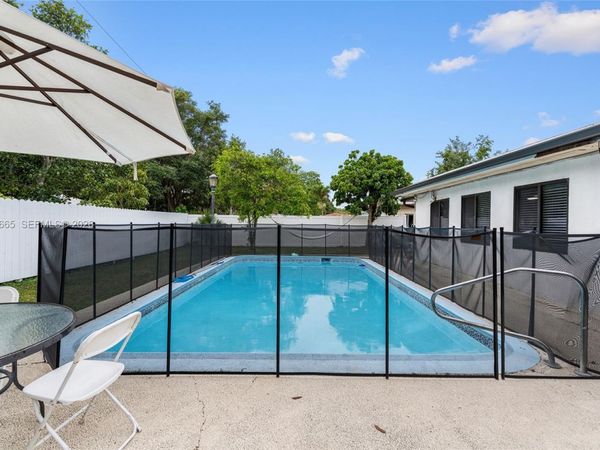 4700 NW 1st Ct , Plantation, FL 33317