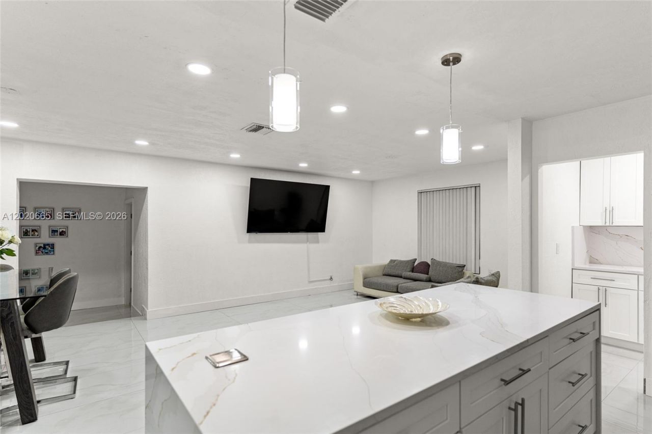 4700 NW 1st Ct , Plantation, FL 33317 Photo