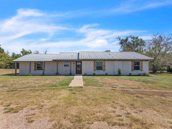 110 Twin Circle , Wortham, TX 76693