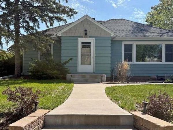 2525 Sunrise DRIVE, La Crosse, WI 54601
