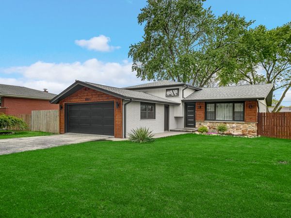 10324 S 81st Avenue , Palos Hills, IL 60465