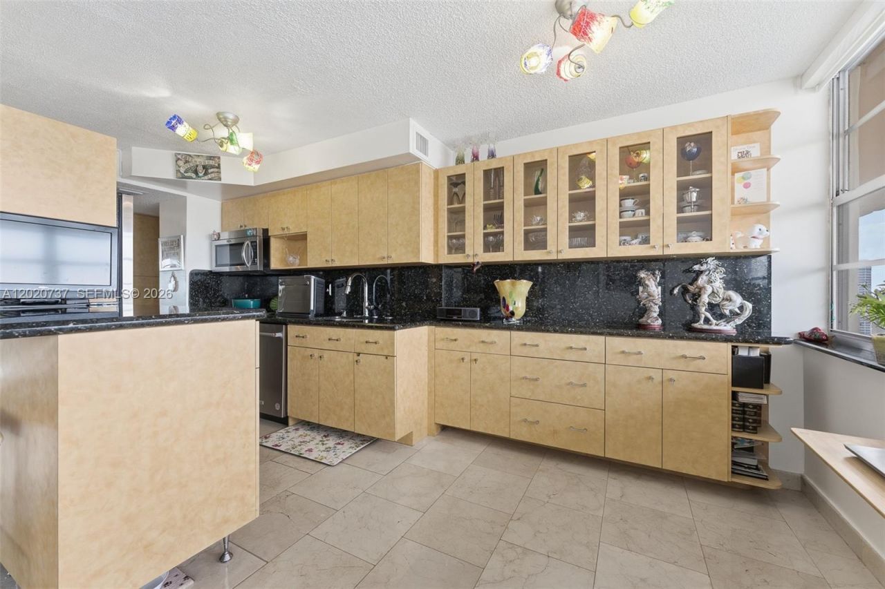 251 174th St , Unit 2302, Sunny Isles Beach, FL 33160 Photo